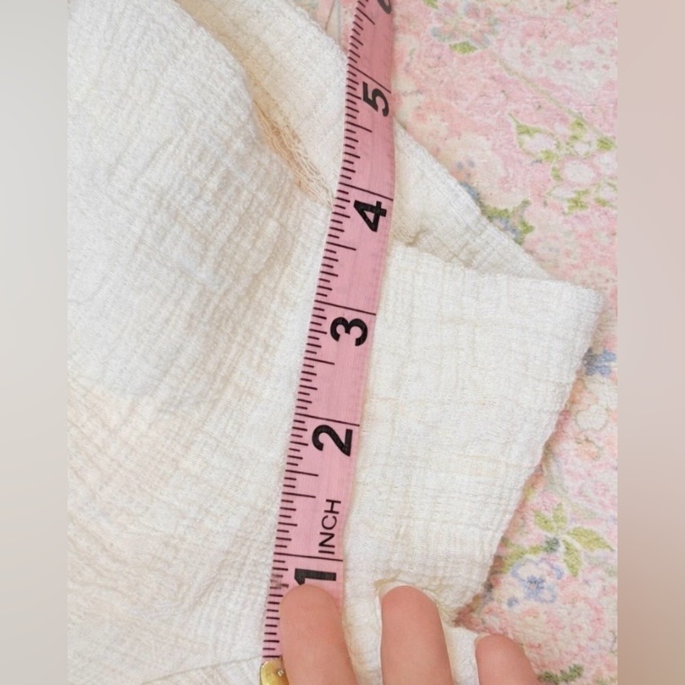 Pristine Vince Textured Pin Tuck Jacquard
Shorts Linen Trouser Cream White 4 - Picture 10 of 13